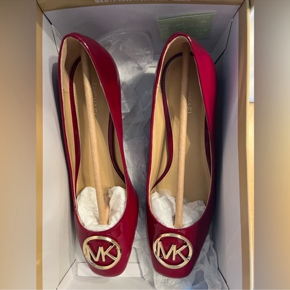 Michael Kors Red Patent Leather Flex Pumps | Size 6.5 | Logo Heels - Picture 7 of 8